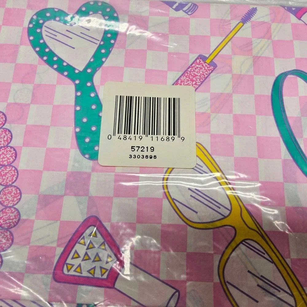 Trend Setters Makeup Party Supplies Set Kids Pink 90s Spa Theme Tablecovers Bags